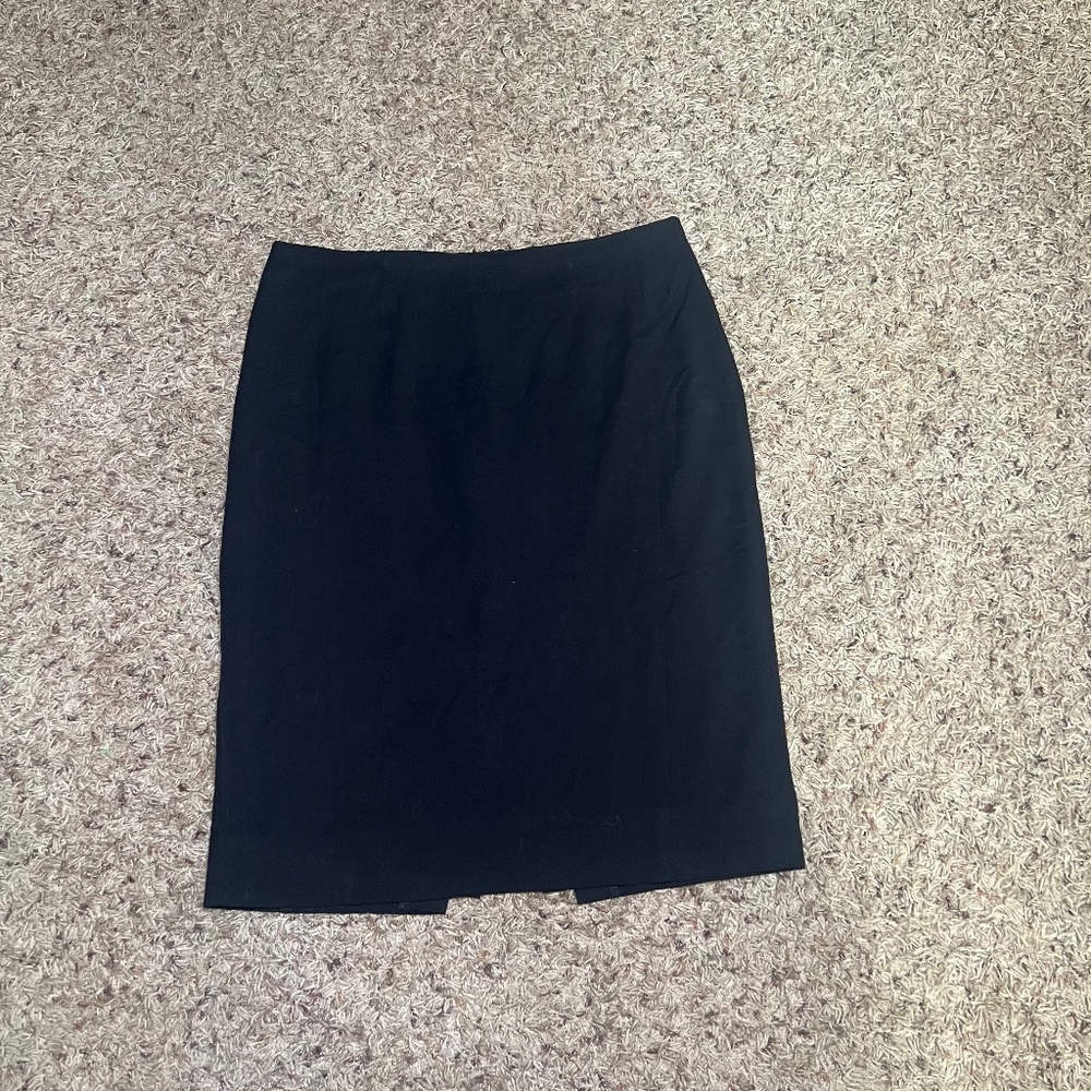 Classic White House Black Market black pencil skirt